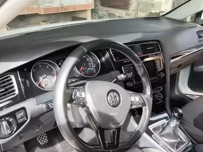 Używany VW Golf VII 105 KM (77 kW) 2013 Biały Sedan/Limuzyna