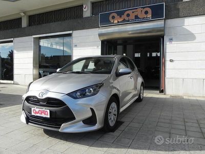 Usata Toyota Yaris Hybrid Active 92 CV (67 kW) 2025 Grigio Berlina