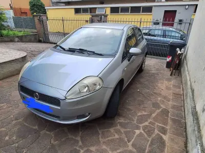 Usata Fiat Grande Punto Active 77 CV (56 kW) 2009 Argento Utilitaria