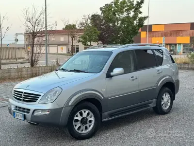 Usata SsangYong Rexton 165 CV (121 kW) 2005 Grigio SUV
