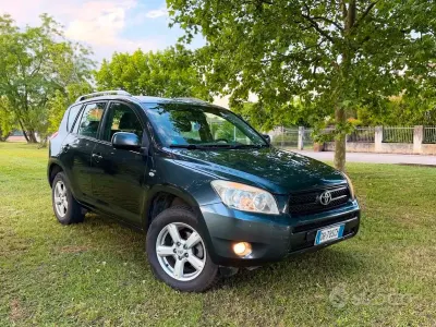 Usata Toyota RAV4 Luxury 136 CV (100 kW) 2008 Grigio SUV