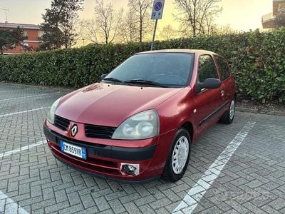 Usata Renault Clio II Authentique 58 CV (42 kW) 2004 Rosso Berlina