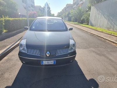 Usata Renault Vel Satis 150 CV (110 kW) 2005 Blu Utilitaria