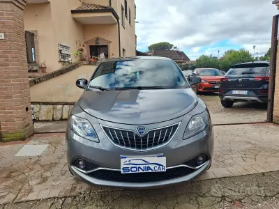 Usata Lancia Ypsilon Gold 69 CV (50 kW) 2023 Grigio Utilitaria