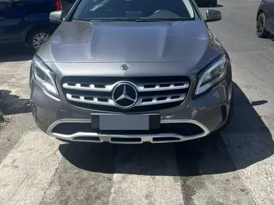 Usata Mercedes GLA200 136 CV (100 kW) 2018 Grigio SUV