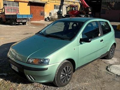 Verde Usata 2001 Fiat Punto | 1590 € (Buon prezzo)