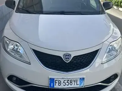 Usata Lancia Ypsilon Gold 95 CV (69 kW) 2016 Utilitaria