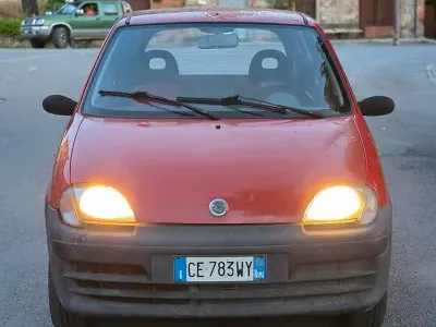 Usata Fiat 600 54 CV (39 kW) 2003 Rosso Berlina
