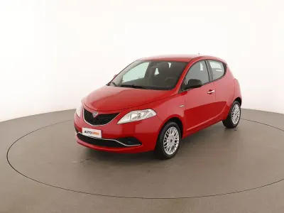 Usata Lancia Ypsilon Silver 70 CV (51 kW) 2015 Rosso Utilitaria