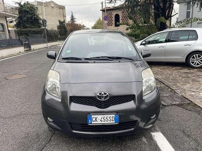 Grigio Usata 2010 Toyota Yaris Sol Berlina | 4400 € (Buon prezzo)