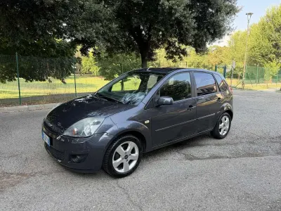 Usata Ford Fiesta Ghia 75 CV (55 kW) 2006 Utilitaria