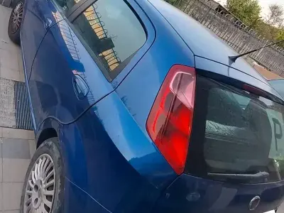 Usata Fiat Grande Punto 90 CV (66 kW) 2008 Bluazzurro Utilitaria