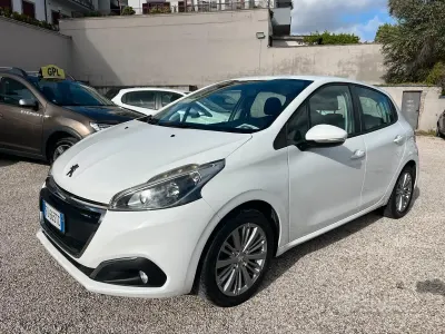 Occasion Peugeot 208 Allure 82 PK (60 kW) 2016 Wit Hatchback