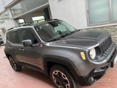 Usata Jeep Renegade Trailhawk 170 CV (125 kW) 2016 Grigio SUV