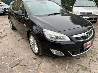 Usata Opel Astra Cosmo 140 CV (102 kW) 2010 Nero Berlina