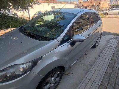 Usata Ford Fiesta Titanium 70 CV (51 kW) 2010 Grigio Utilitaria