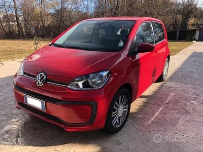 Begagnad VW up! 2023 Röd Halvkombi