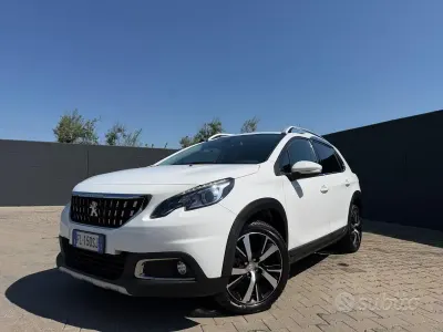 Usata Peugeot 2008 Allure 99 CV (72 kW) 2017 Bianco SUV