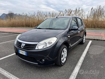 Brugt Dacia Sandero Lauréate 72 HK (52 kW) 2010 Sort Sedan