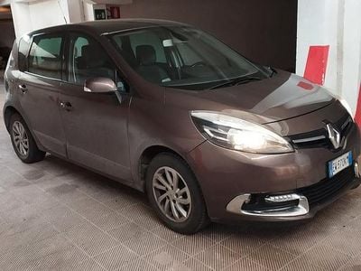 Usata Renault Scénic III 110 CV (80 kW) 2014 Marrone Monovolume