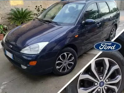 Usata Ford Focus Zetec 116 CV (85 kW) 2001 Blu Station wagon