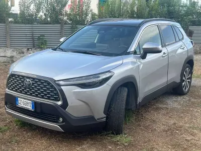 Usata Toyota Corolla Cross Lounge 197 CV (144 kW) 2025 Grigio SUV