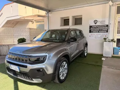Uusi Jeep Avenger Altitude 101 HP (74 kW) 2026 Harmaa Katumaasturi