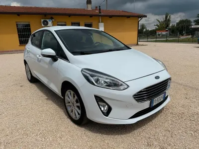 Usata Ford Fiesta Titanium 74 CV (54 kW) 2020 Bianco Utilitaria