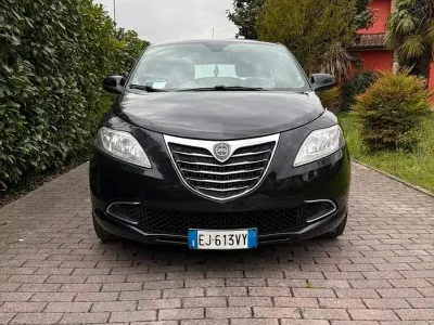 Begagnad Lancia Ypsilon 69 HK (50 kW) 2011 Svart Halvkombi