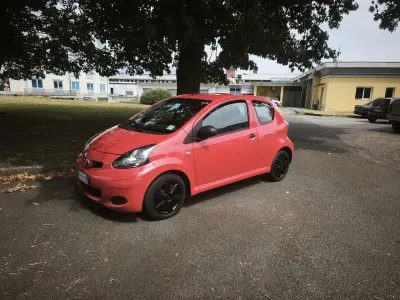 Usata Toyota Aygo Connect Style 68 CV (50 kW) 2012 Rosso Utilitaria