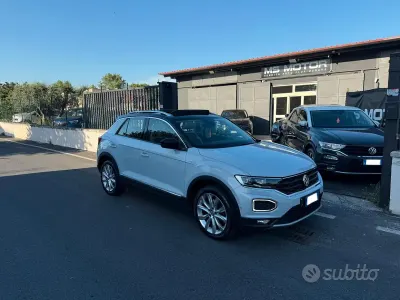 Usata VW T-Roc 150 CV (110 kW) 2018 Grigio SUV