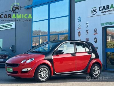 Usata Smart ForFour Pulse 75 CV (55 kW) 2006 Rosso Utilitaria