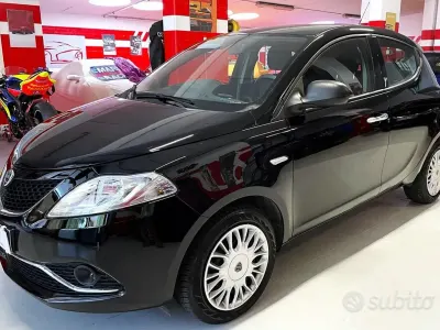 Usata Lancia Ypsilon 95 CV (69 kW) 2019 Nero Utilitaria