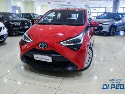 Usata Toyota Aygo Connect Style 72 CV (52 kW) 2021 Rosso Utilitaria