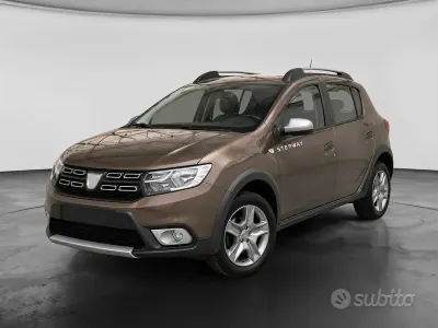 Usata Dacia Sandero Stepway 90 CV (66 kW) 2017 Marrone Berlina