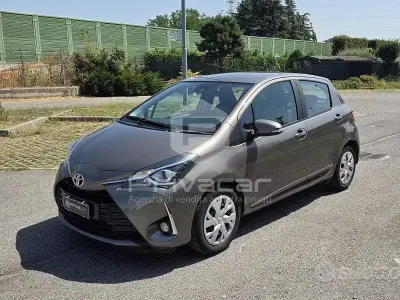 Usata Toyota Yaris Active 72 CV (52 kW) 2019 Grigio Utilitaria