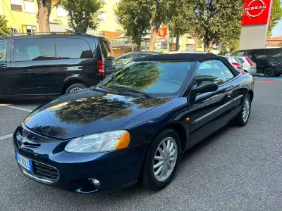 Usata Chrysler Sebring Cabriolet Touring 203 CV (149 kW) 2001 Blu/azzurro Cabrio