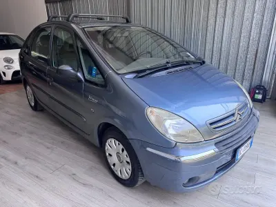 Usata Citroën Xsara Picasso 109 CV (80 kW) 2006 Grigio Monovolume