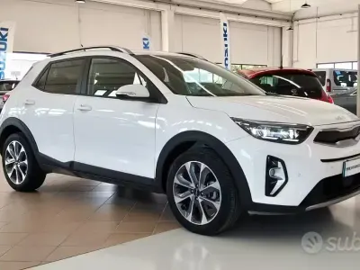 Usado Kia Stonic Style 101 CV (74 kW) 2023 Blanco SUV