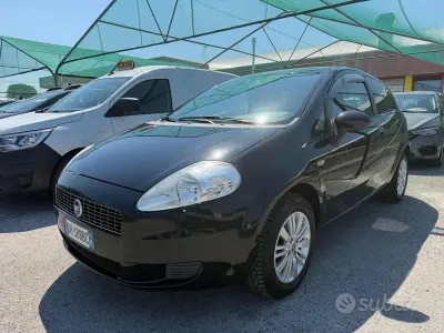 Usata Fiat Grande Punto Dynamic 77 CV (56 kW) 2007 Nero Utilitaria