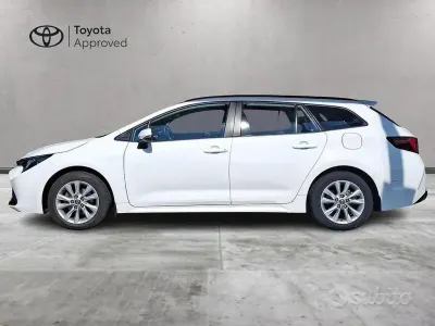 Usata Toyota Corolla Active 140 CV (102 kW) 2023 Bianco Station wagon