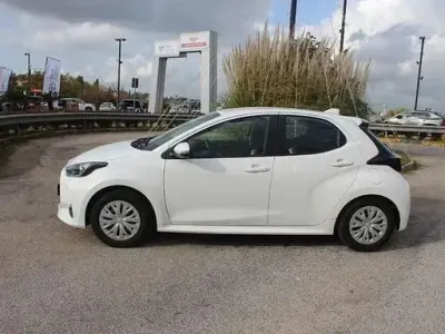 Usata Toyota Yaris Active 2024 Super white Utilitaria
