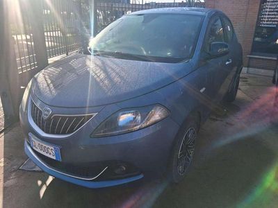 Usado Lancia Ypsilon Gold 69 HP (50 kW) 2022 Azul Citadino