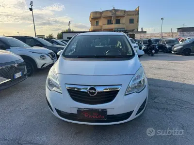 Begagnad Opel Meriva Cosmo 120 HK (88 kW) 2013 Vit Minibuss