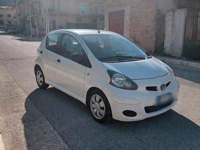 Usata Toyota Aygo Connect Style 67 CV (49 kW) 2012 Bianco Utilitaria