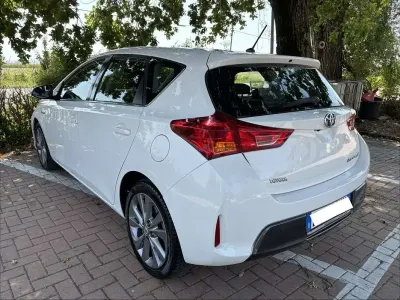 Usata Toyota Auris Hybrid Executive 99 CV (72 kW) 2013 Berlina