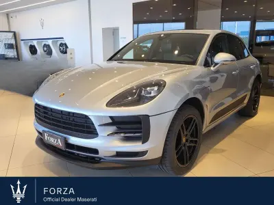 Usata Porsche Macan 245 CV (180 kW) 2019 Argento dolomite metallizzato SUV