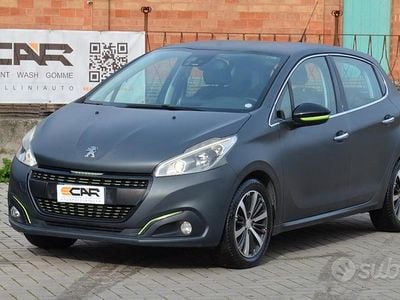 Usata Peugeot 208 Allure 82 CV (60 kW) 2015 Grigio Utilitaria