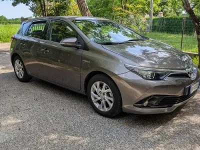 Usata Toyota Auris Hybrid Active 99 CV (72 kW) 2018 Berlina