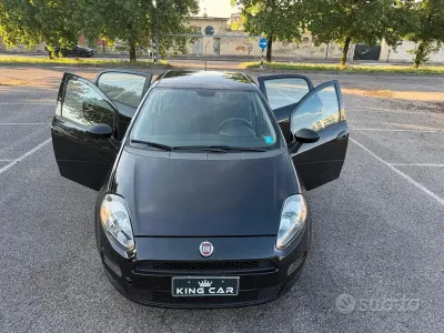 Usata Fiat Punto Lounge 69 CV (50 kW) 2015 Nero Utilitaria